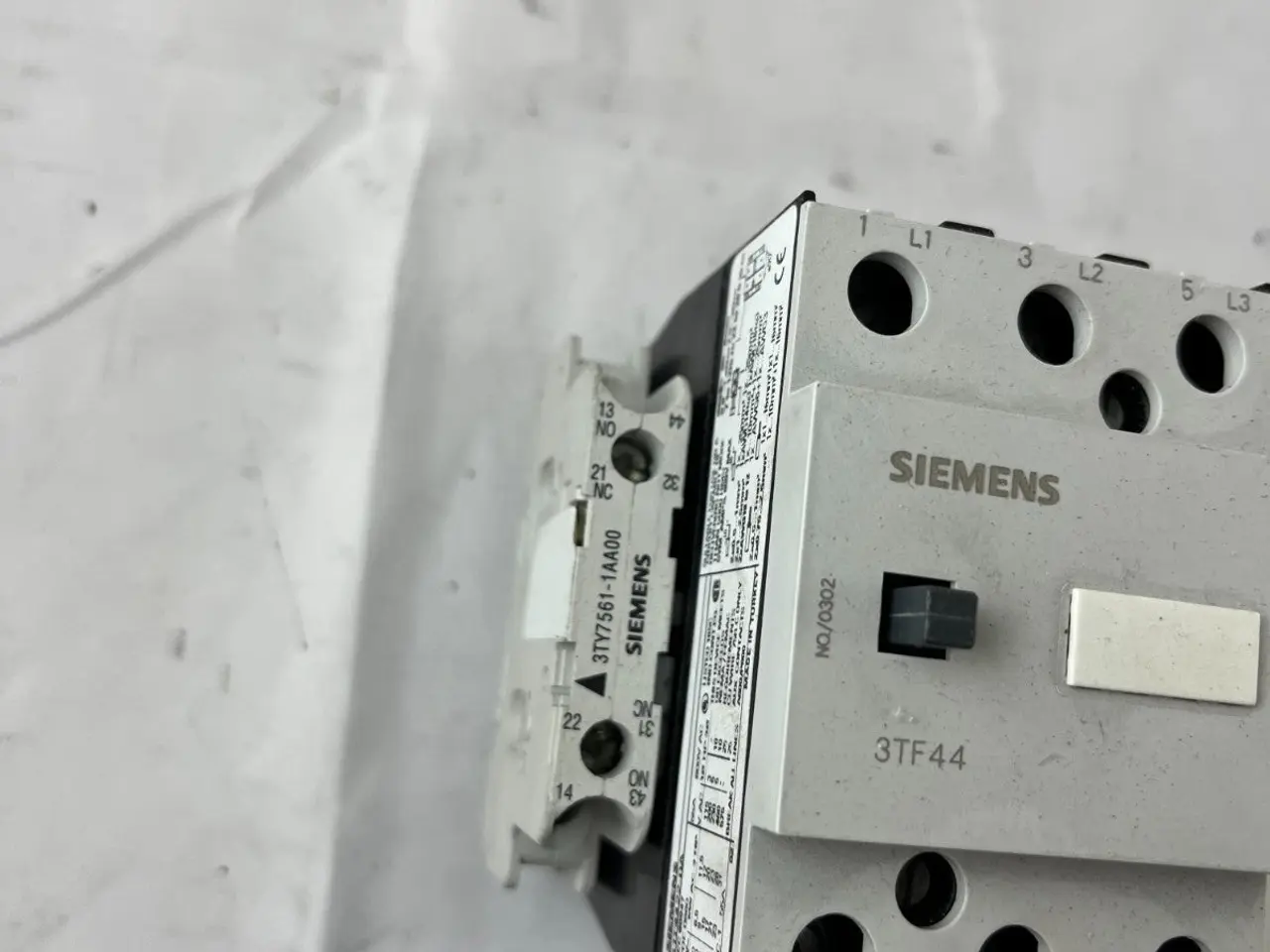 Billede 3 - Siemens 3TF44 kontaktor 3P w/ 3TY7561-1AA00 Aux