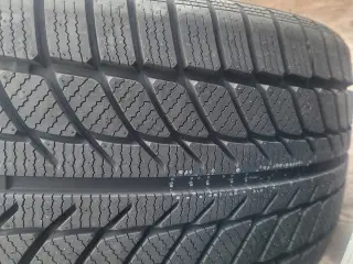 245 / 30 R 20
