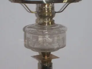 Petroleumslampe, messing ca. 100 år gammel