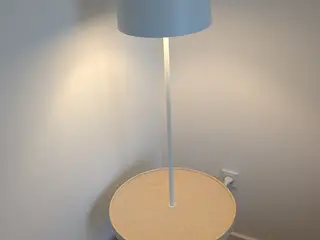 TRINDSNÖ Gulvlampe, hvid metal/birketræsfiner