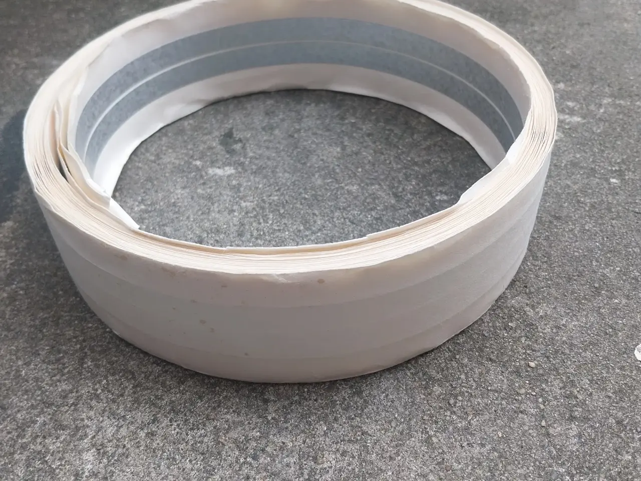 Billede 3 - Sparteltape 10 meter x 5 cm