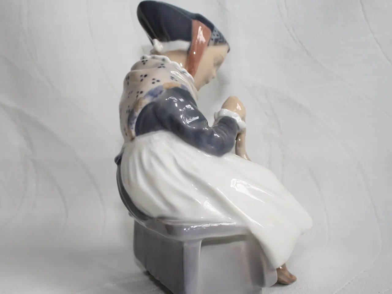 Billede 7 - Lille amagerpige, Figur fra Royal Copenhagen