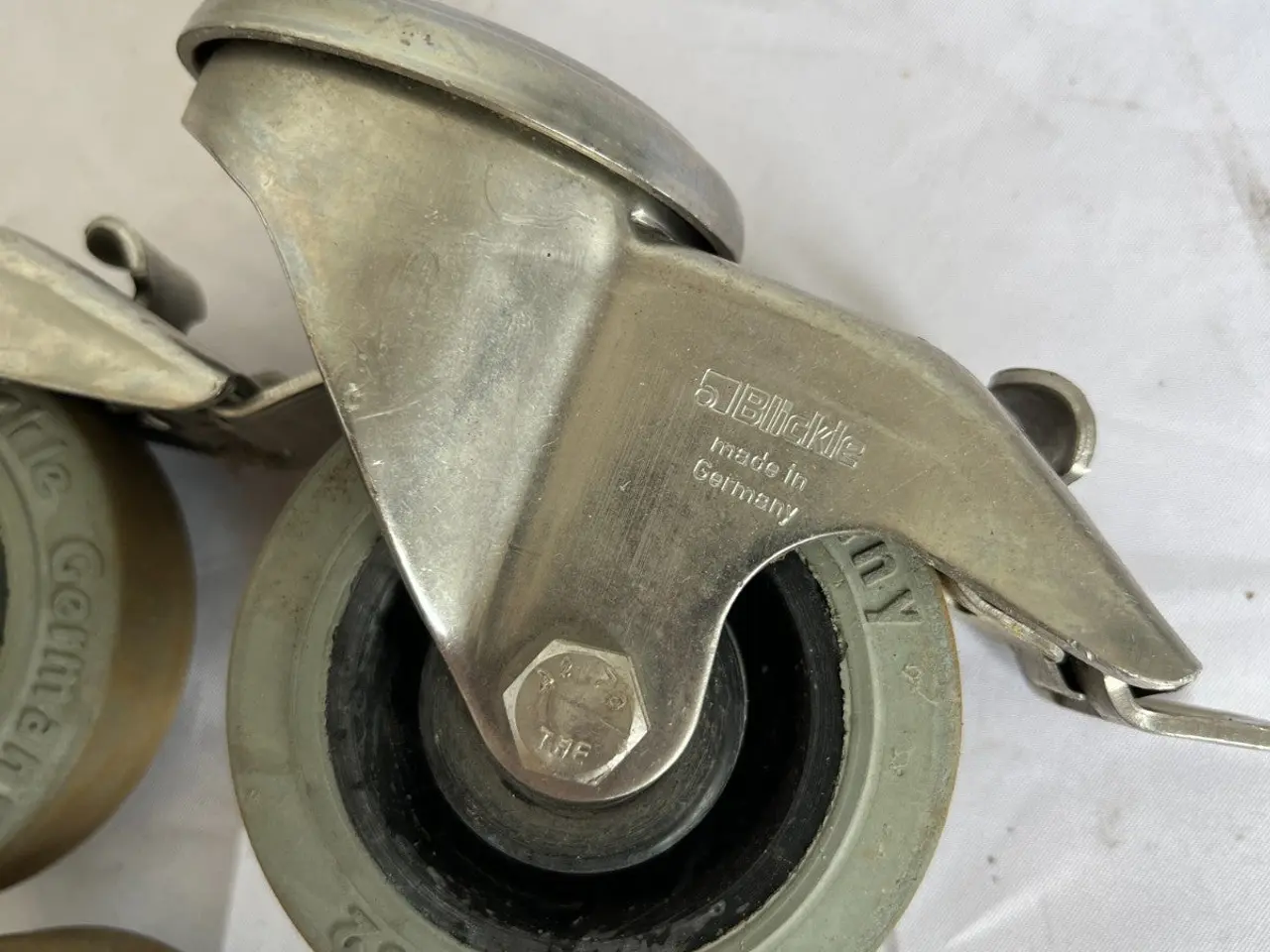 Billede 3 - Blickle 80 X 32 Swivel Casters med Brake Set Of 3