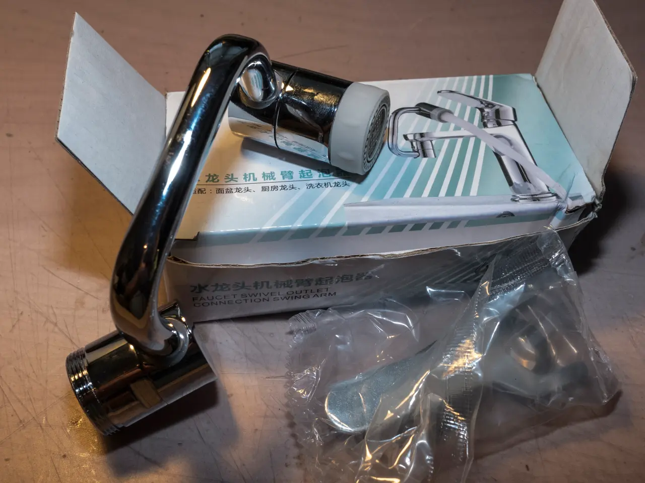 Billede 1 - Vandhane adaptor og svingtud. No name.