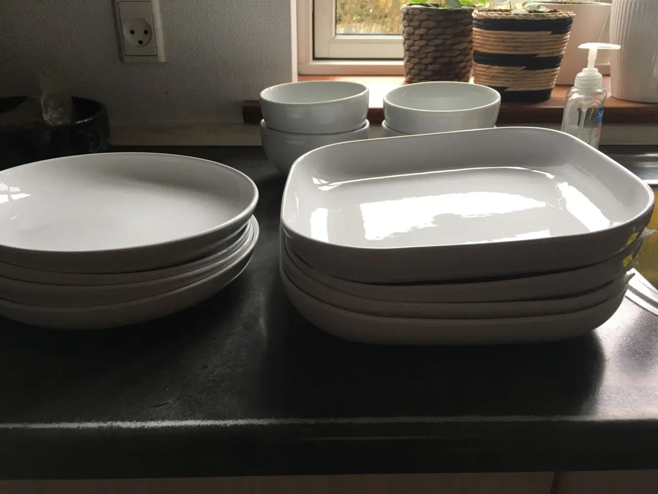 Billede 2 - Hvide flade/dybetallerken og müsli skåle