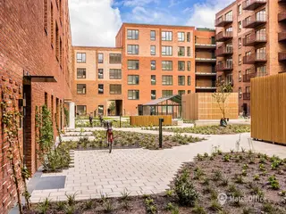1.101 m² KONTOR MED FÆLLES KANTINE OG MØDECENTER - OG VANDUDSIGT!