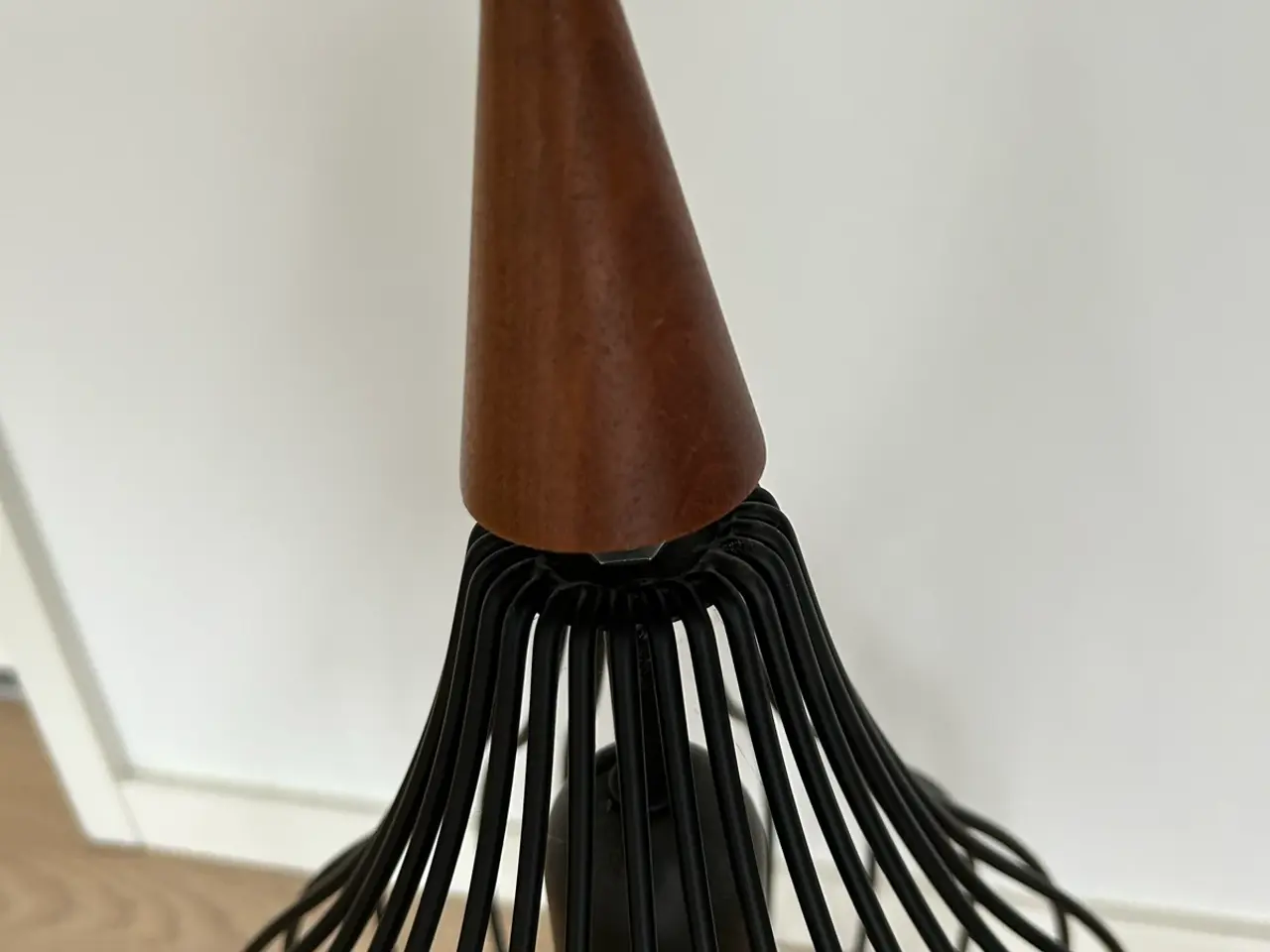 Billede 5 - Loftlampe sort matmetal med pære