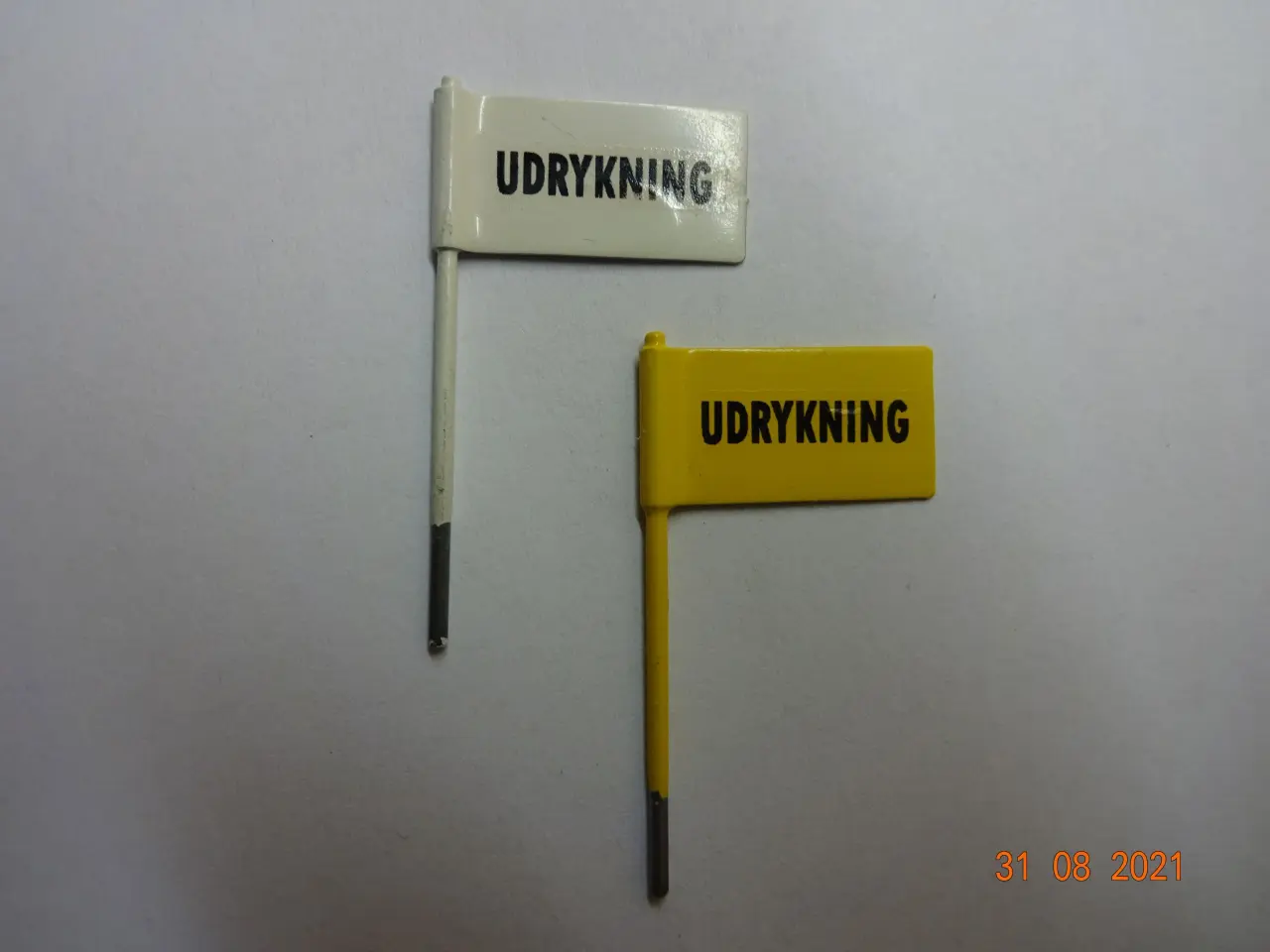 Billede 1 - Flag m/udrykning til Blikambulancer