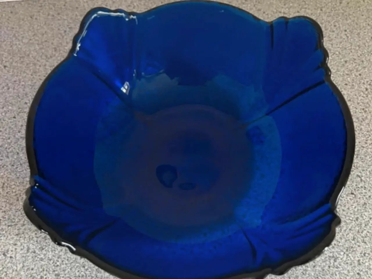 Billede 2 - Blå retro glasskål med smukke detaljer. Dia 28cm. 