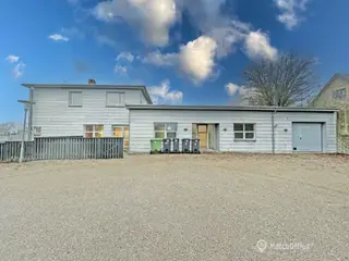 Blandet erhvervs- og boliglejemål beliggende på Skejby Bakke
