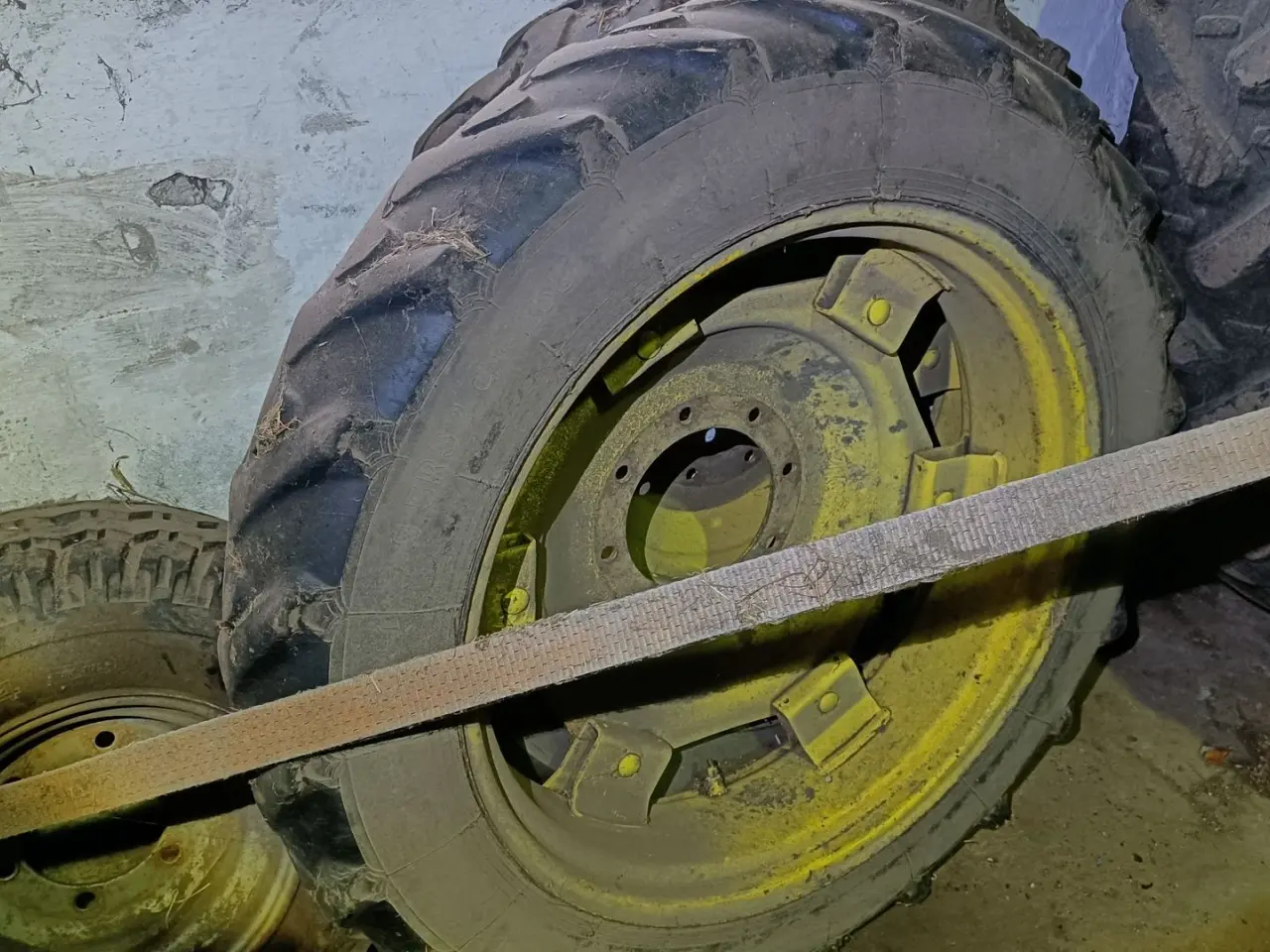 Billede 5 - - - - Sprøjte hjul. Front 9.5 R 32, bag 300/95 R46
