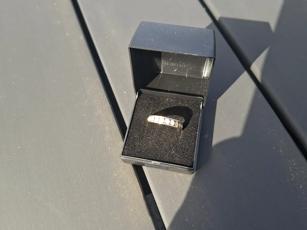 Billede 6 - 14 kt .Hvidguldsring med brillianter