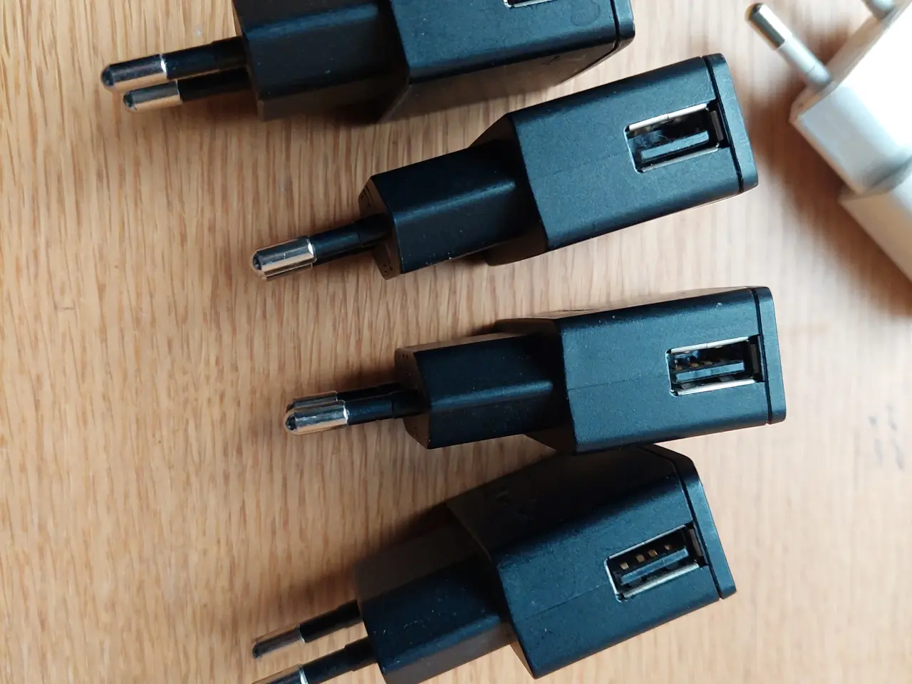 Billede 2 - Oplader, t. universal