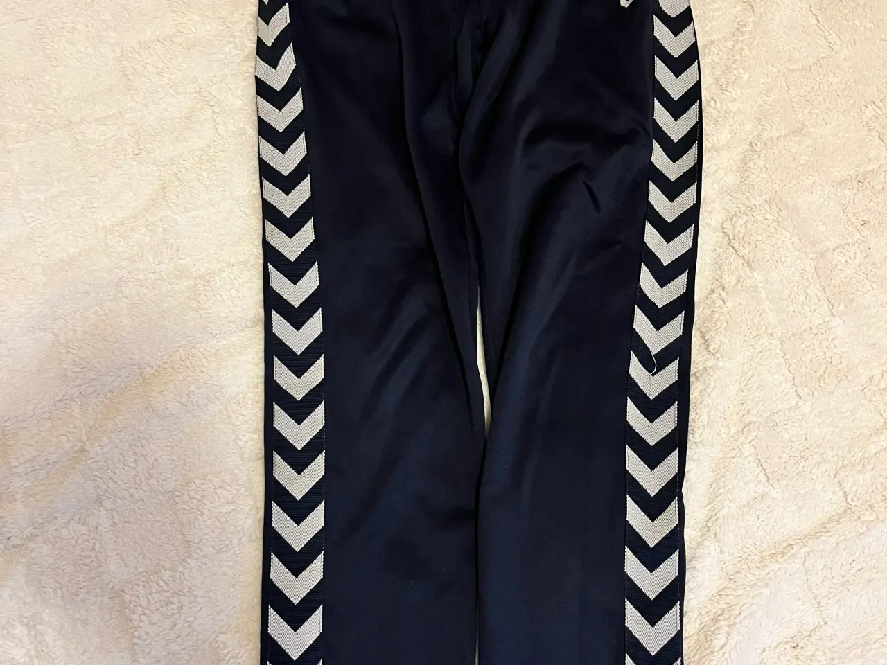 Billede 1 - Joggingbukser fra Hummel. 