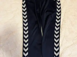 Joggingbukser fra Hummel.
