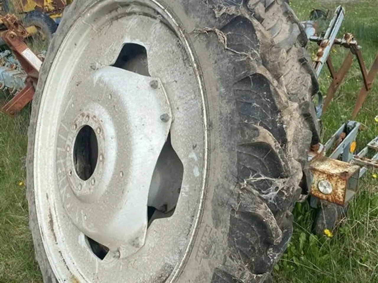 Billede 2 - Michelin Sprøjtehjul 230/95R48. Kørt meget lidt.