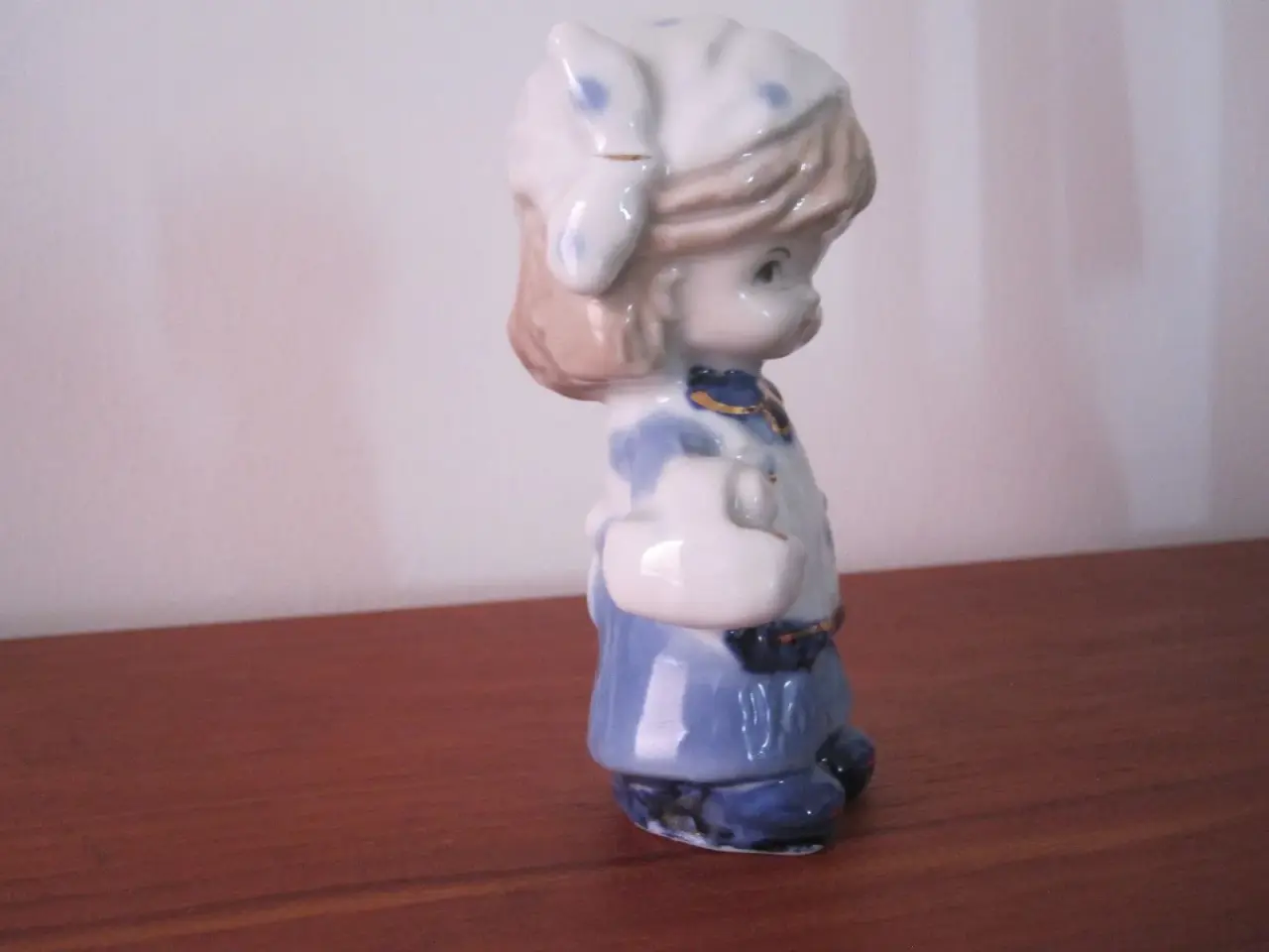 Billede 3 - porcelæns pige figur