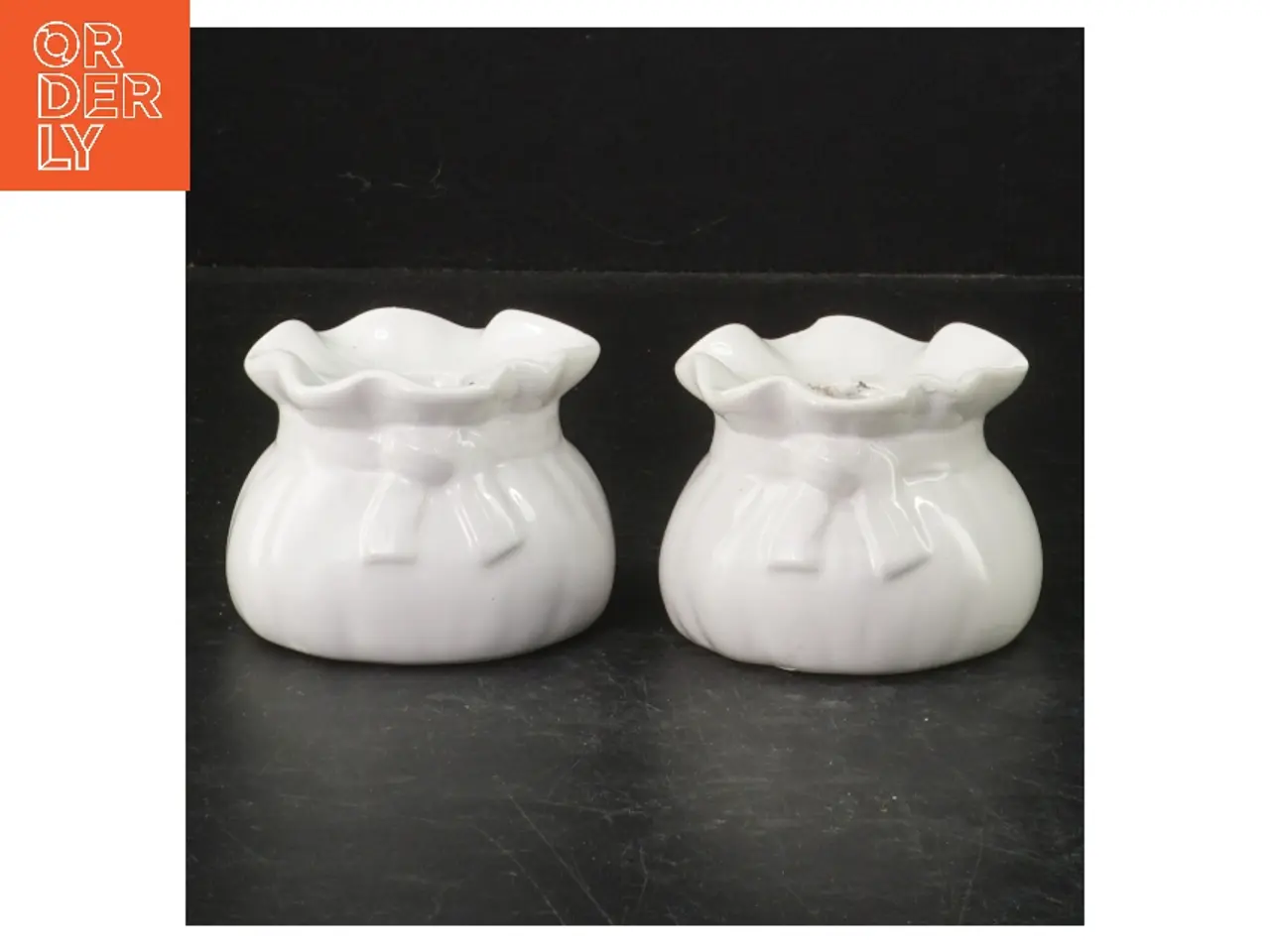 Billede 3 - Små hvide porcelænsvaser (str. Ø, 7 cm. 2 styk)