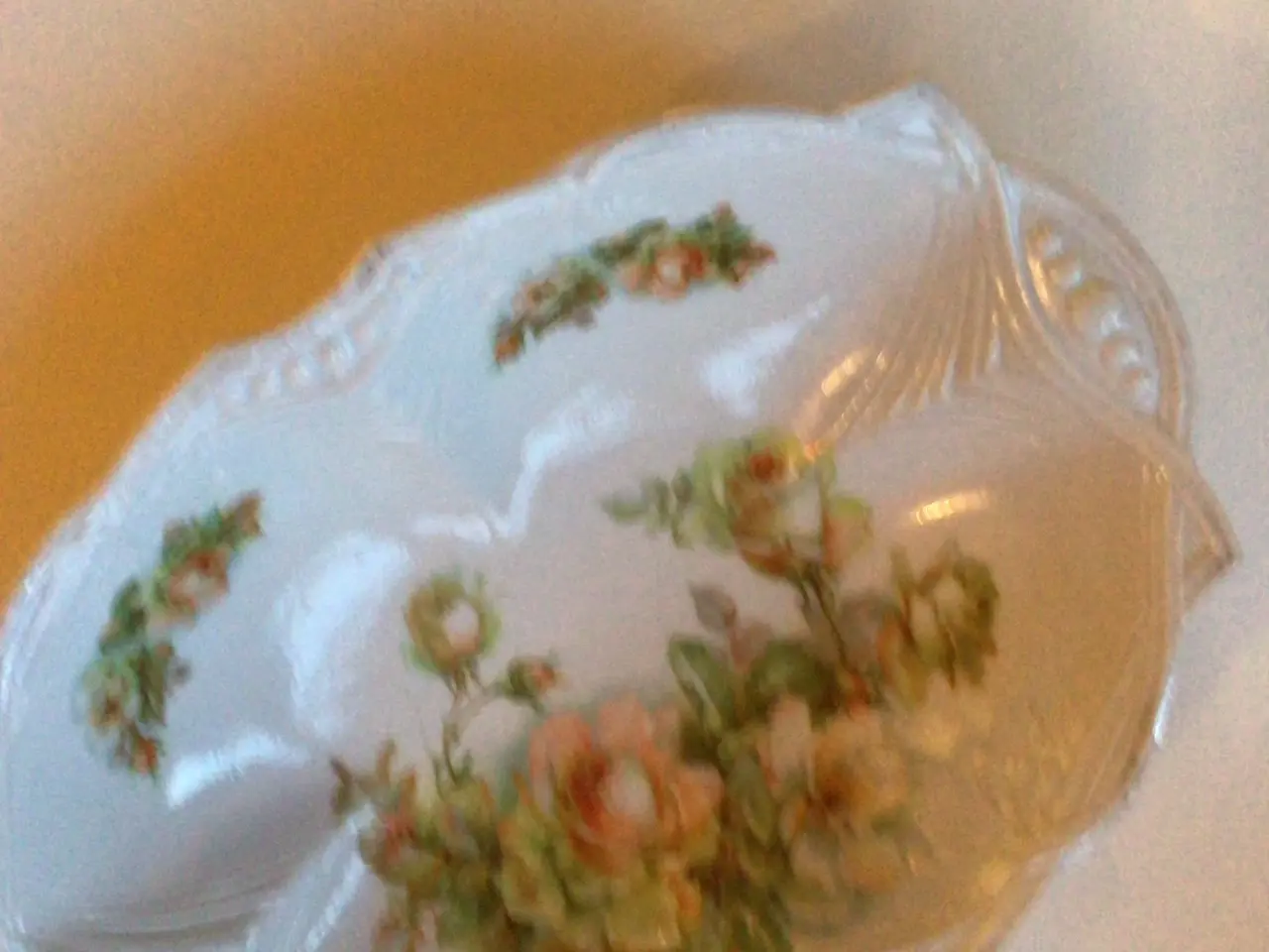 Billede 3 - Silesia skål / fad, hvid m/blomster på indersiden.