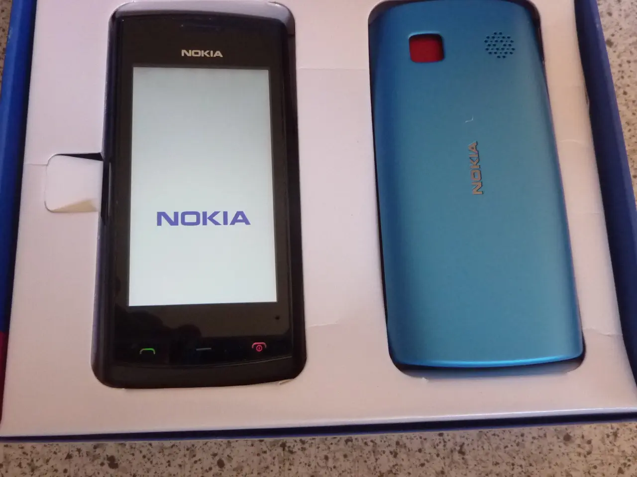 Billede 1 - NOKIA MOBILTELEFON 3 FARVER