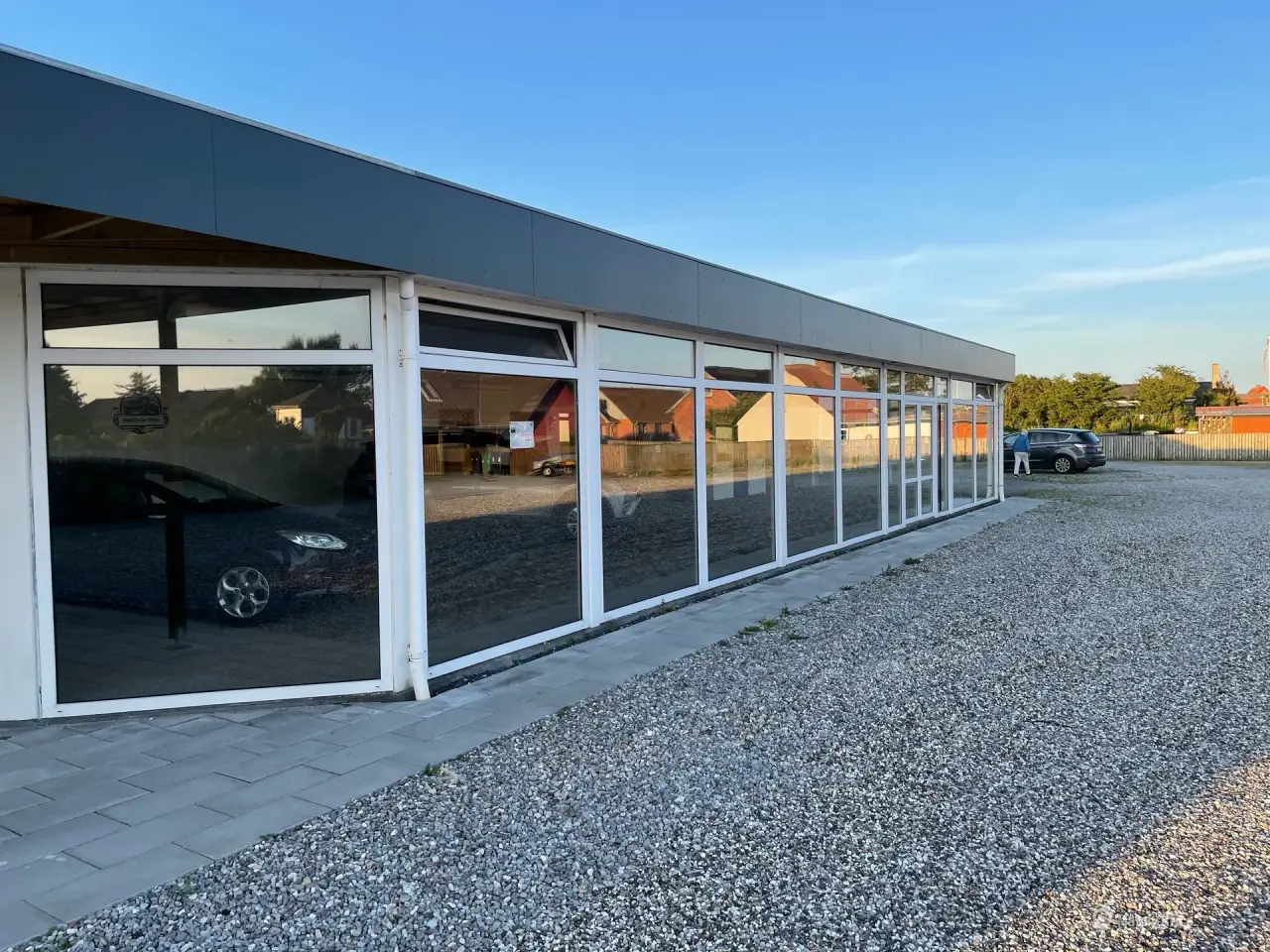 Billede 1 - Velindrettet værksted/lager med autolift i Tørringhuse