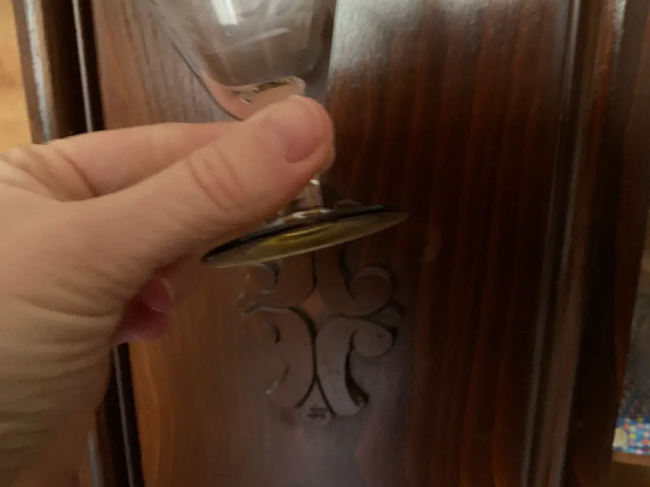 Billede 2 - Likør glas med brun fod og indgraveringer
