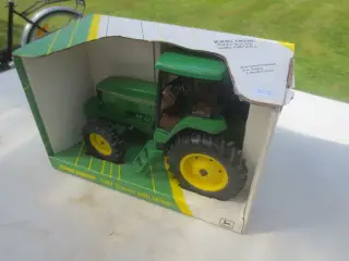 1 stk Modeltraktor John Deere 7600