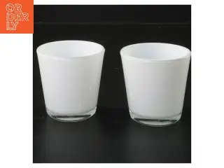 2 hvide lysestager (str. 2 stk Ø 8 cm længde 7,5 cm)
