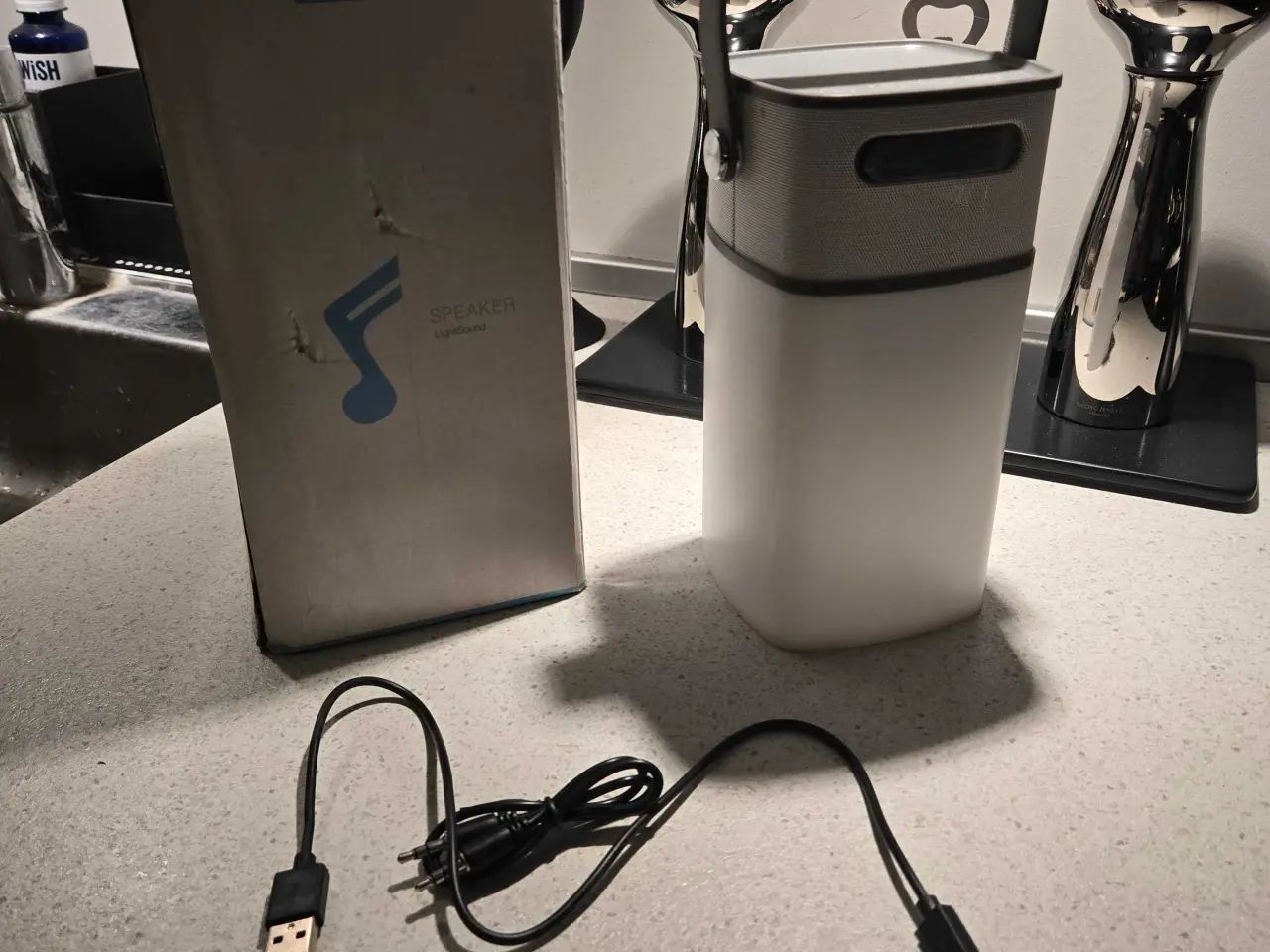 Billede 7 - Lækker højtaler med flot lys og bluetooth forbinde