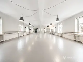 Højloftet kontor på smukke Christianshavn