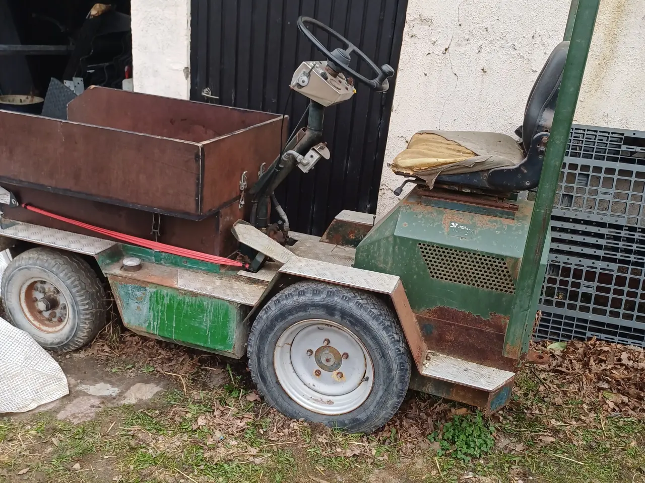 Billede 10 - Have traktor /stald fodermaskine.        