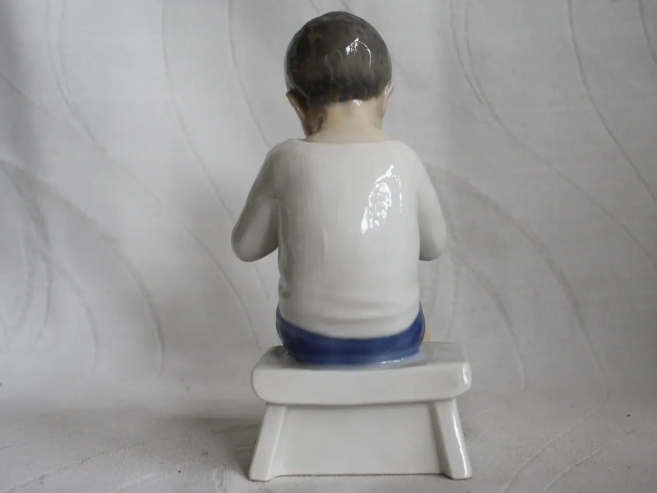 Billede 7 - Victor, Dreng med kop, figur fra Bing og Grøndahl