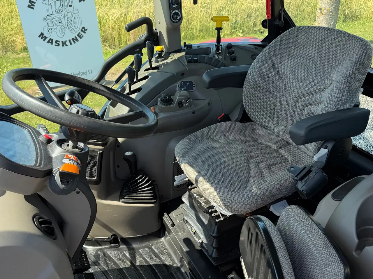 Billede 12 - Case IH Farmall 120C Let brugt traktor, kun 577 timer - Vendegear og Aircon