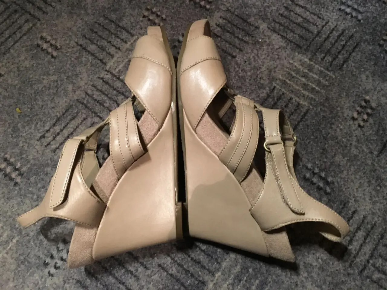 Billede 3 - Nye beige wedges til salg