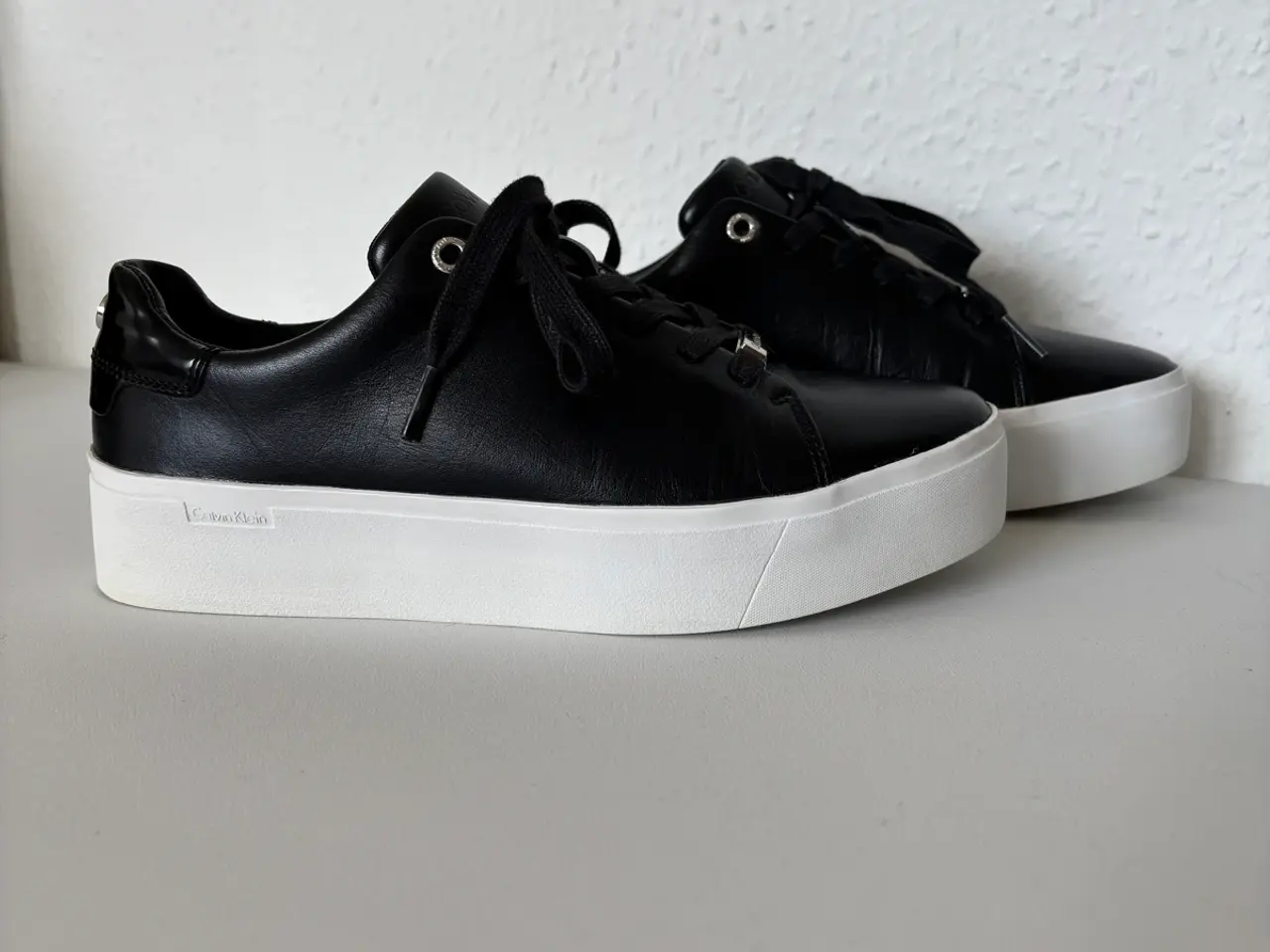 Billede 6 - Calvin Klein Flatform læder sneakers – Sort/Hvid –