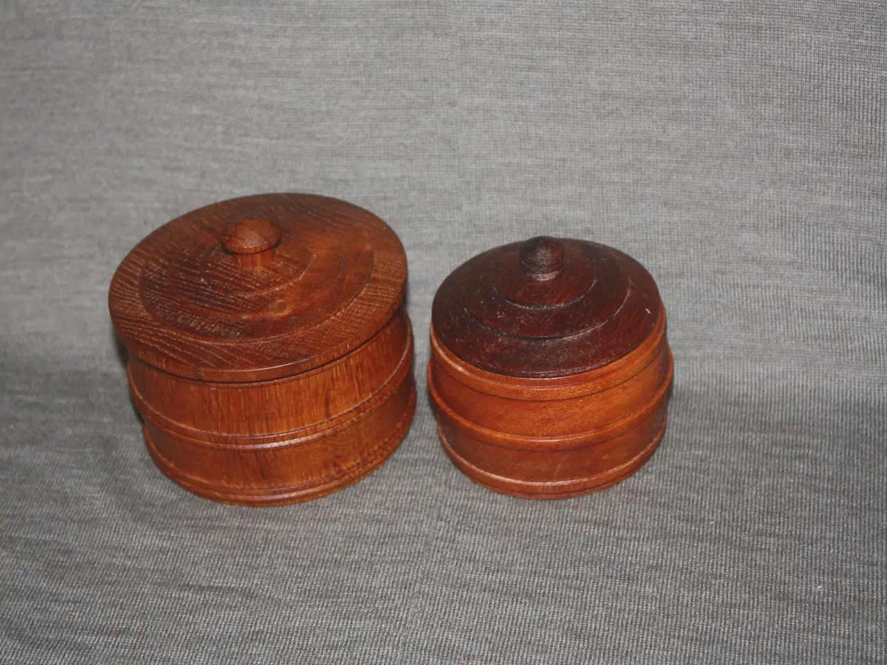 Billede 2 - 2 stk. træ skrin diam. 8,5 cm og 7 cm