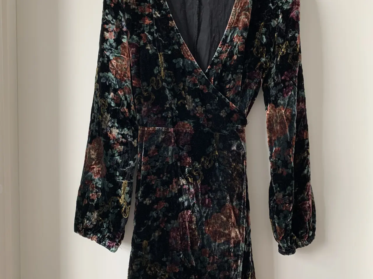 Billede 1 - Zara slå om kjole velour