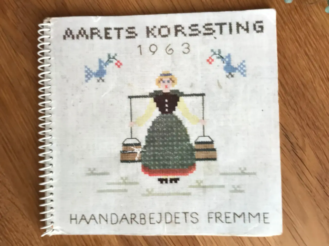 Billede 1 - Aarets Korssting 1963 - Haandarbejdets Fremme