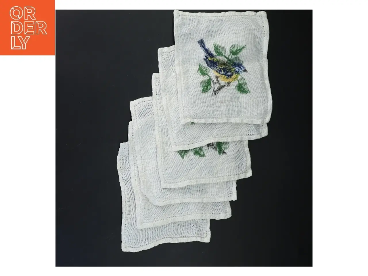 Billede 3 - 6 Broderede servietter med fuglemotiv (str., 16x17 cm)