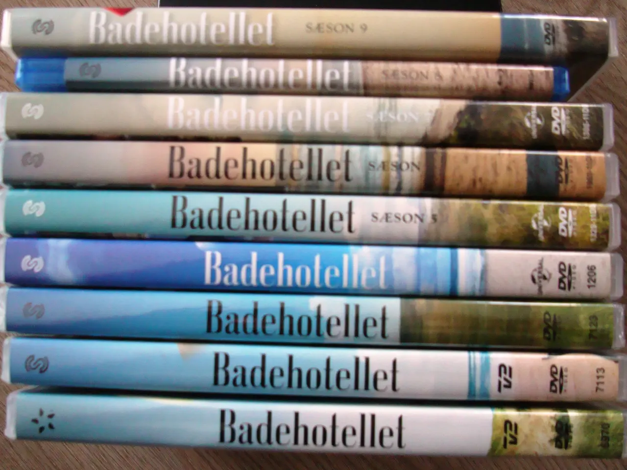 Billede 2 - Badehotellet sæson 1 til og med sæson 9.
