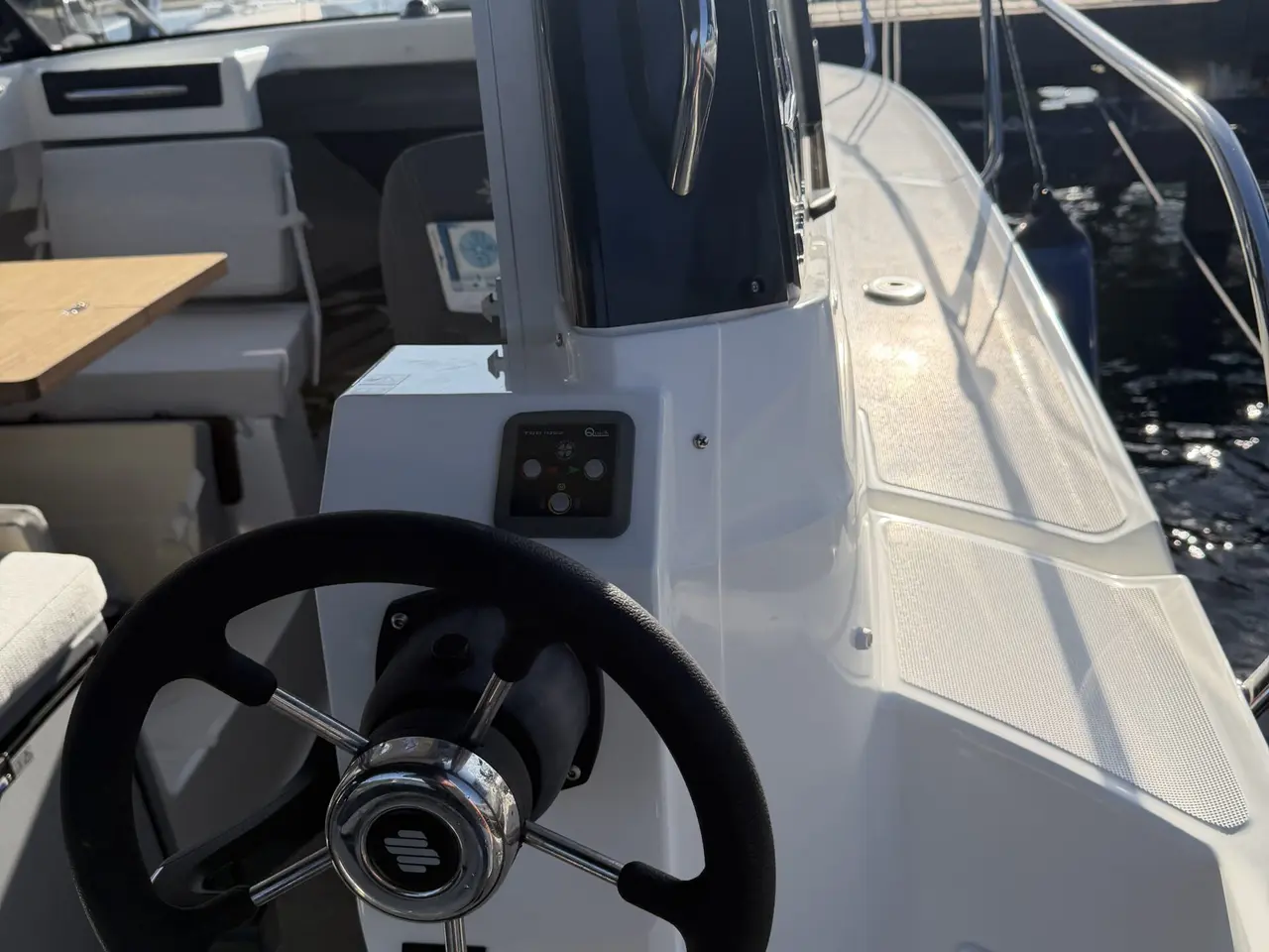 Billede 3 - Jeanneau 695 Cruiser Serie2