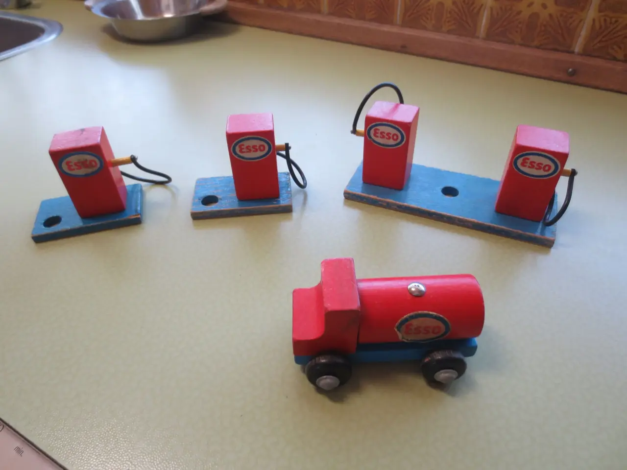 Billede 1 - 4 stk Retro Brio ESSO Benzintanke og en lastbil
