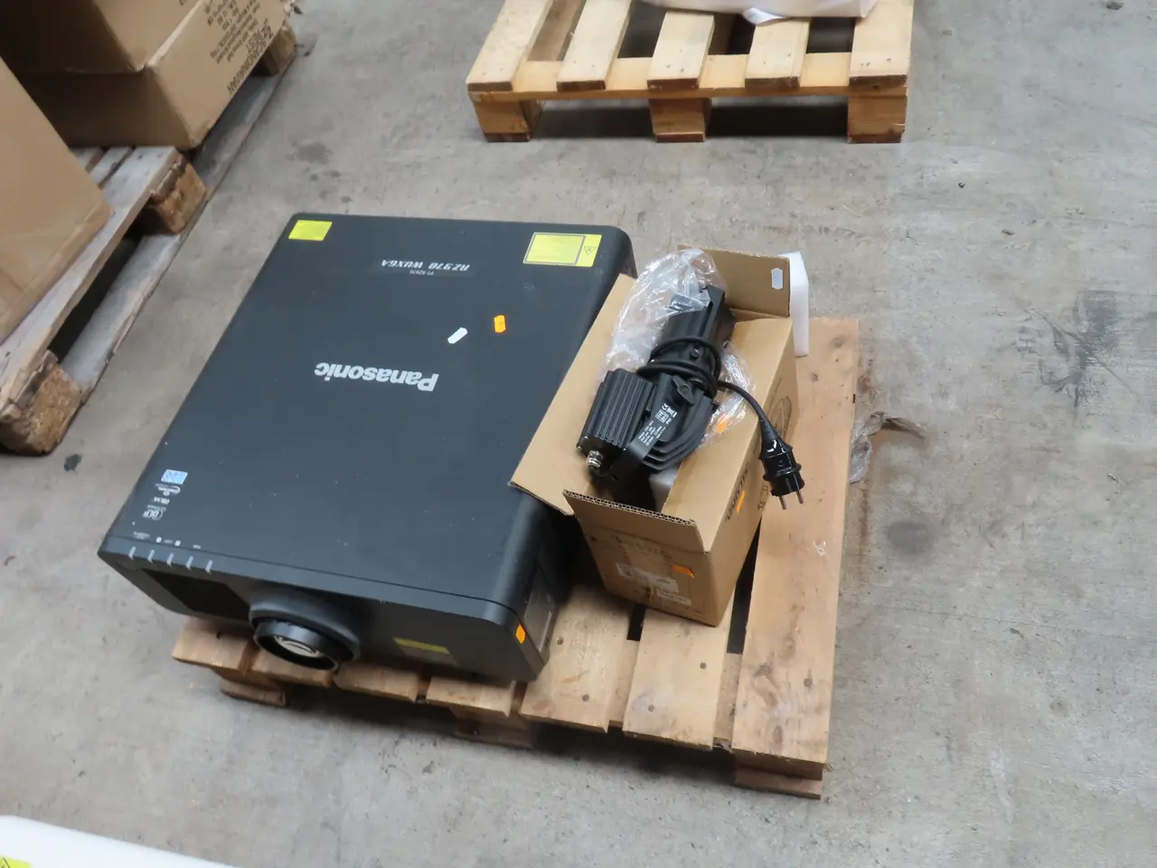 Billede 1 - Projektor PANASONIC PT-RZ970