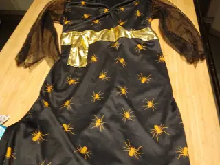 Edderkop kjole