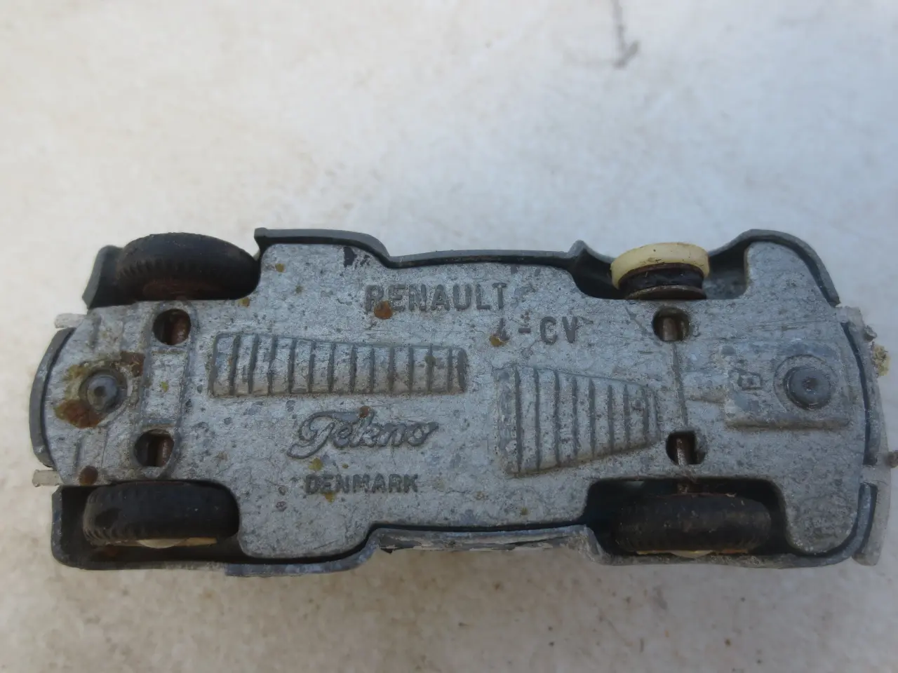Billede 3 - 1 stk Tekno Denmark  Renault 4 Cv og en Lastbil 
