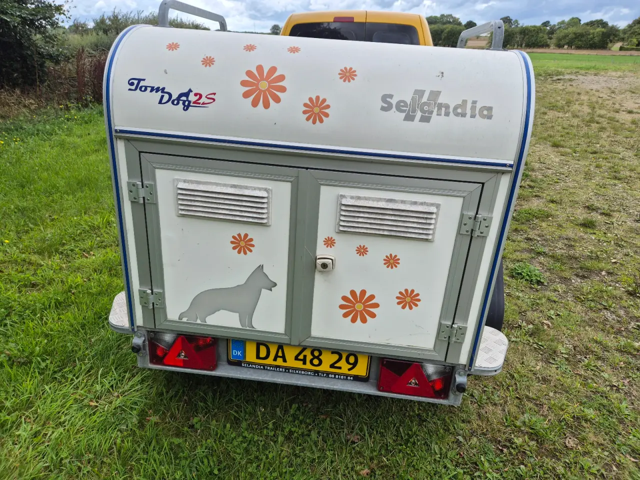 Billede 2 - Hundetrailer til to hunde, nysynet