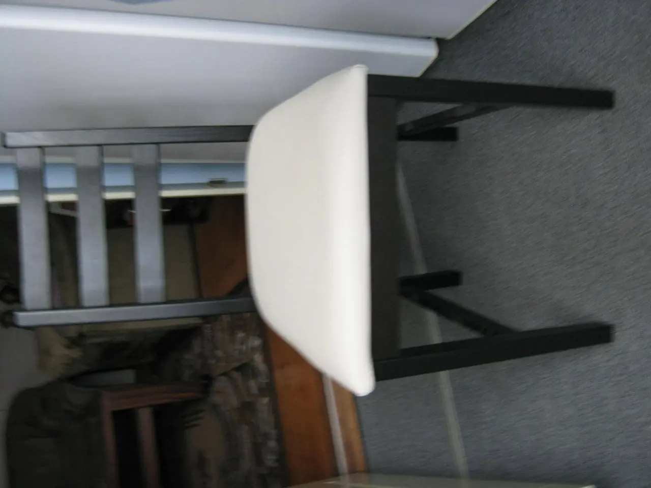 Billede 1 - Spisebord med stole
