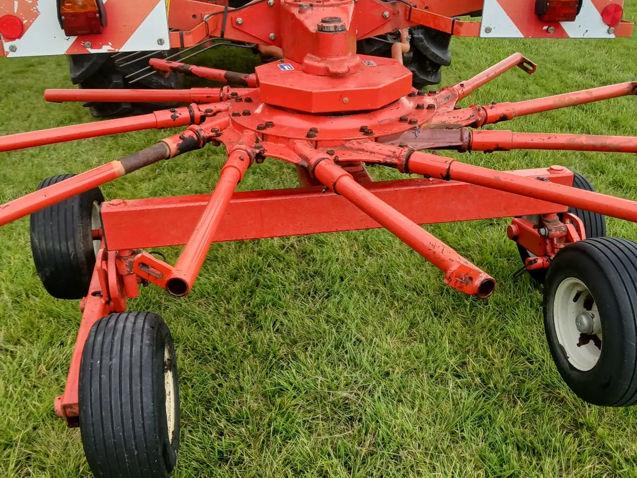 Billede 4 - Kuhn halm rive
