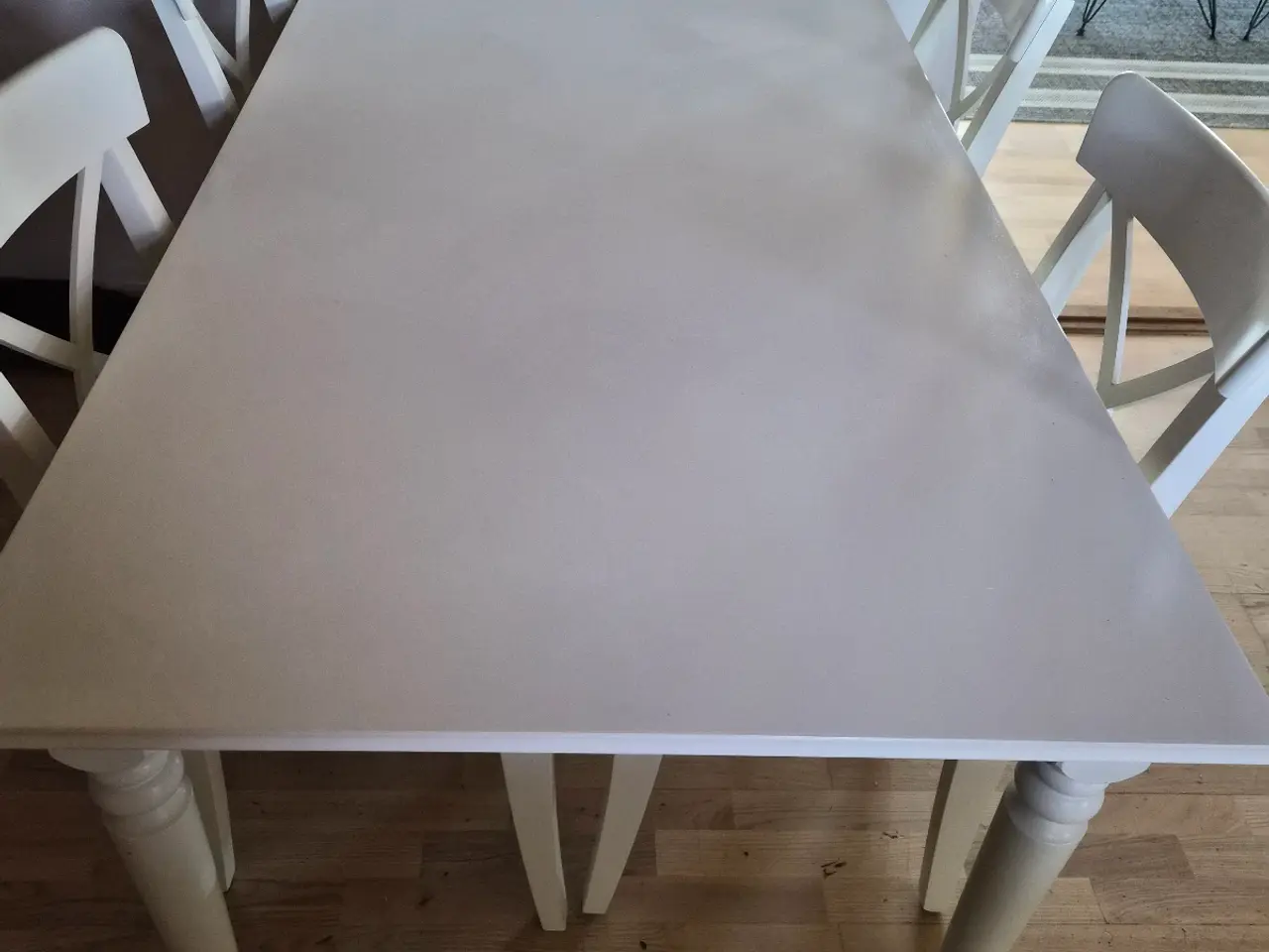 Billede 1 - Hvid træ bord og 4 stole