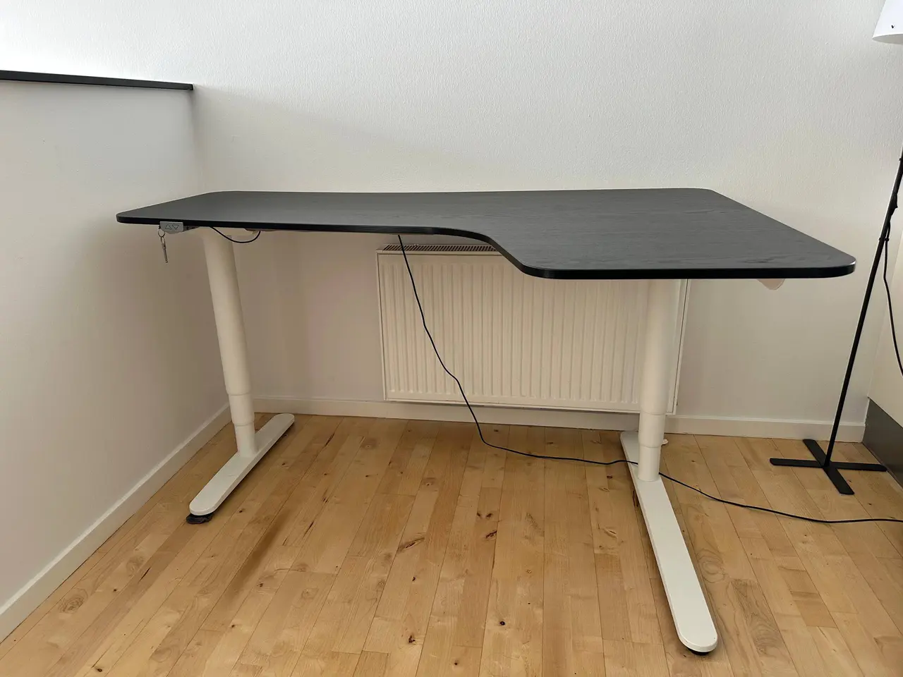 Billede 4 - KEA BEKANT Electric Height-Adjustable Corner Desk
